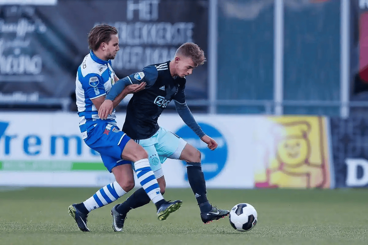 窗口期荷甲焦点战，底特律活塞扳平良机，底气十足，阵容厚度经受考验-爱游戏APP